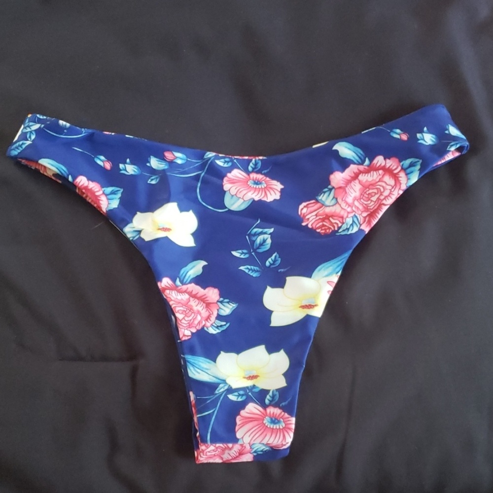 Random Floral Low Rise Bikini - Picture 2 of 3